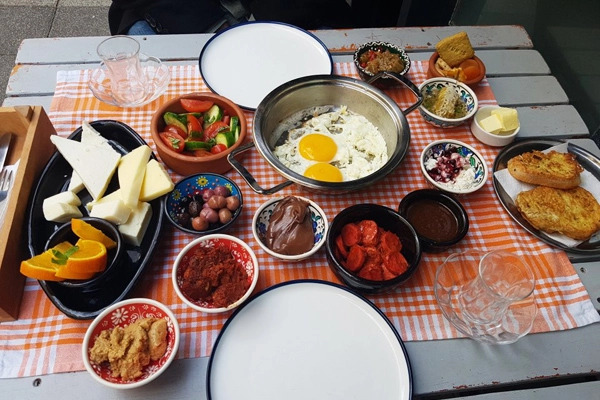 Anadolu Yakası Kahvaltı - Mûnis Moda