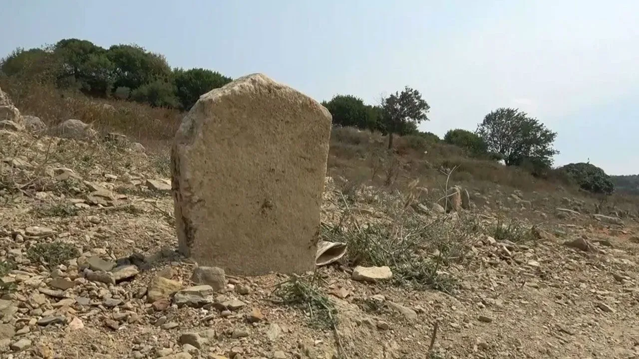 Sazlıdere Barajı kuruyunca eski mezarlar ortaya çıktı