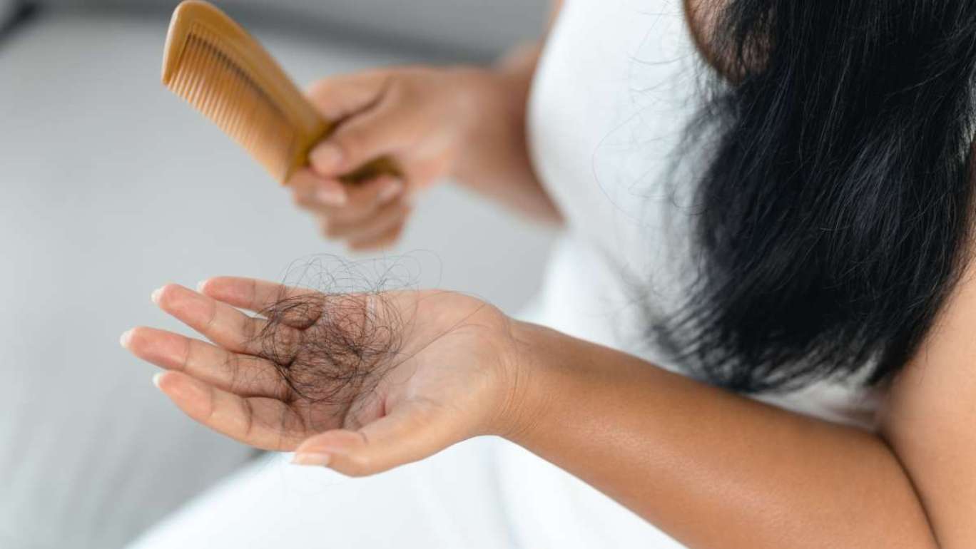 Aşırı Saç Dökülmesi Kanser Belirtisi Mi?