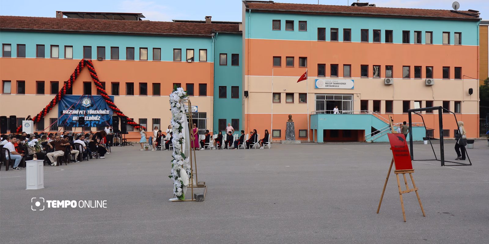 Atakum Recep Tanrıverdi Ortaokulu’ndan Muhteşem Mezuniyet Töreni